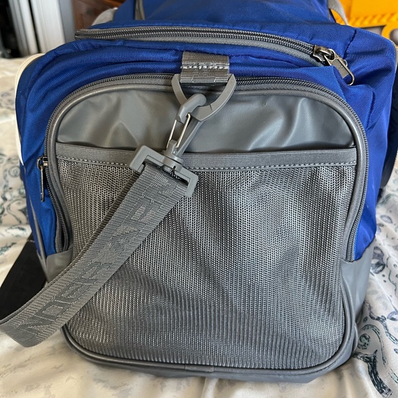 Under Armour Dufflebag - Picture 4 of 4